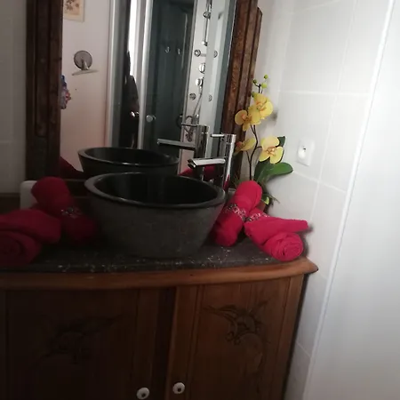 Bed & Breakfast A La Duvetine Sarraziet