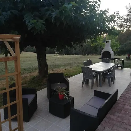 Bed & Breakfast A La Duvetine Sarraziet